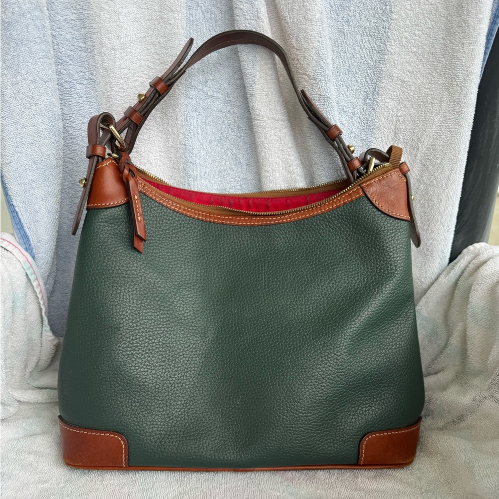 GUC Dooney & Bourke Shoulder (Hobo Style) Bag in Hunter Green Pebbled Leather. - Picture 2 of 11